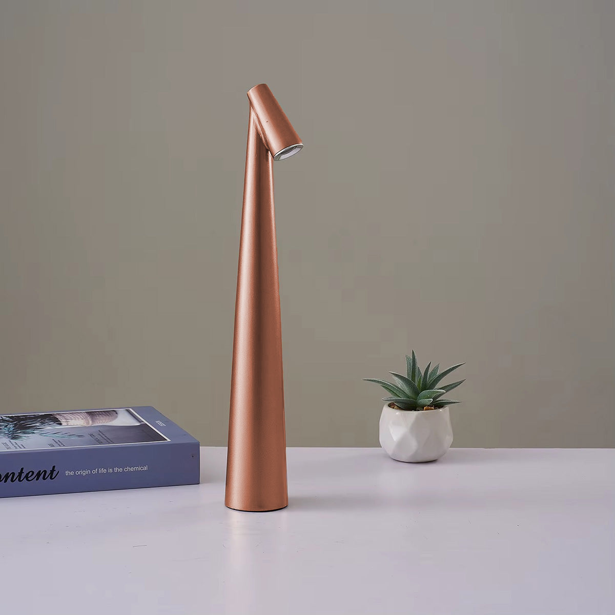 Lynt LED Table Lamp - Minimalist Sculptural Design