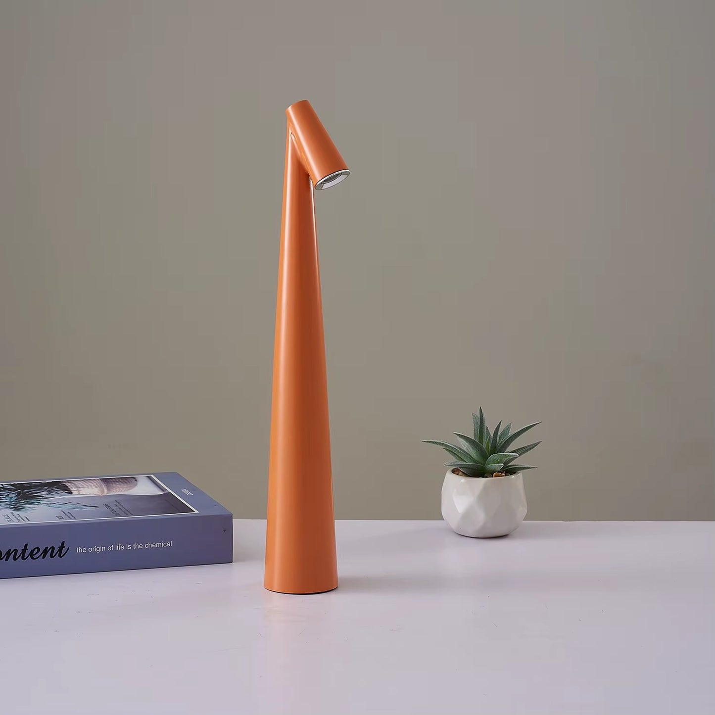 Lynt LED Table Lamp - Minimalist Sculptural Design