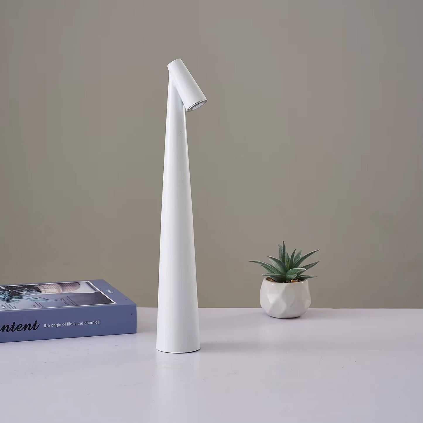 Lynt LED Table Lamp - Minimalist Sculptural Design