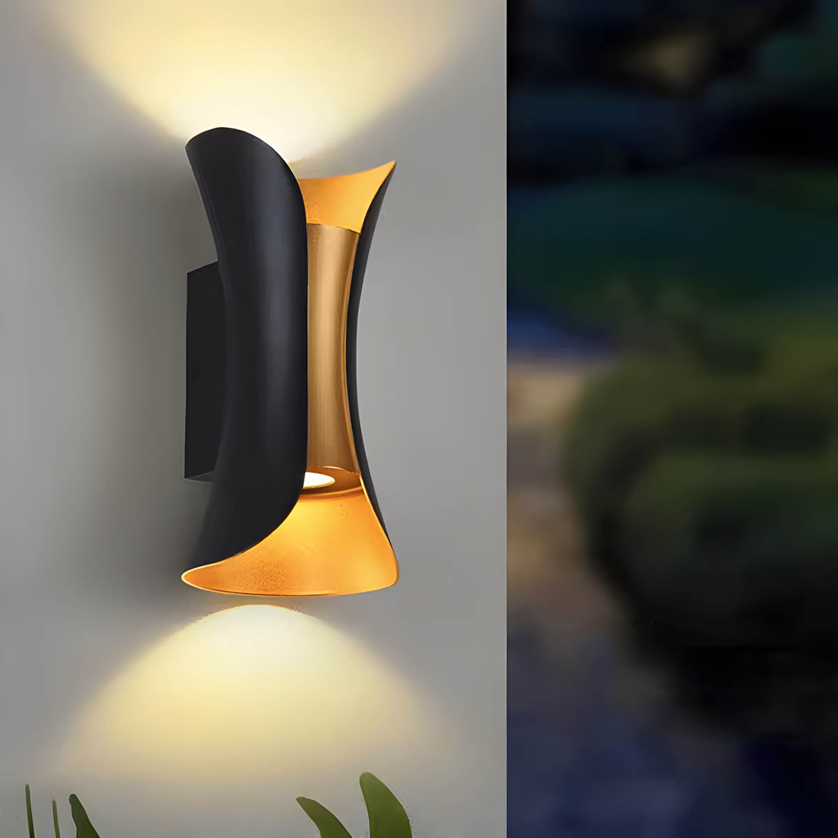 VERO - Waterproof Aluminium and Glass Outdoor Wall Sconce - IP65 - Styyler
