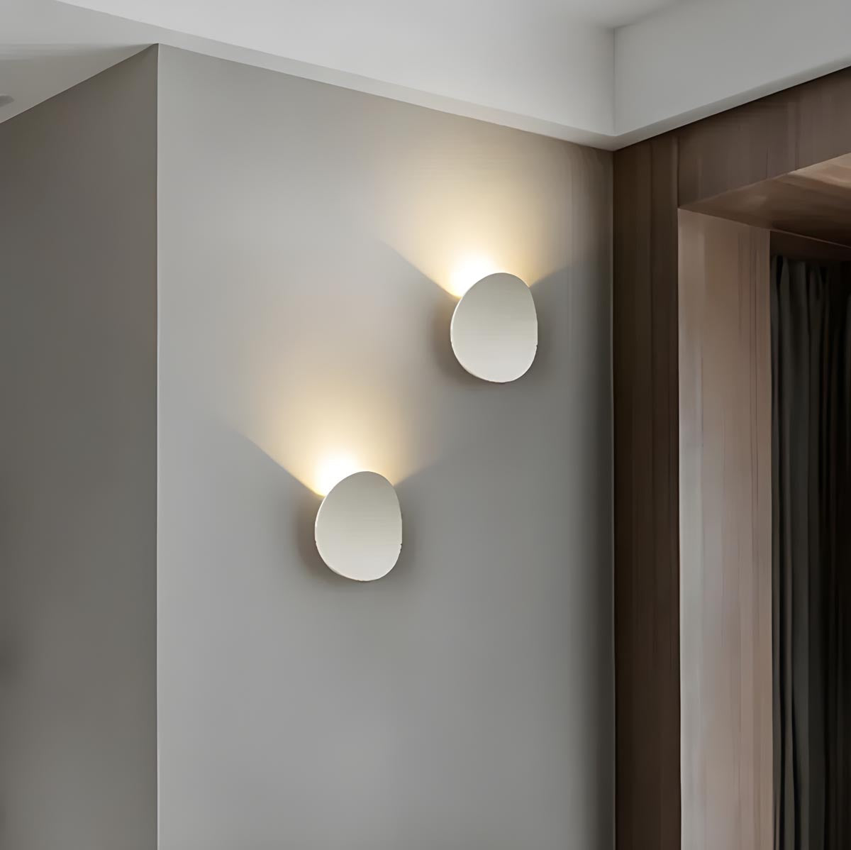 DUSK Minimalist Wall Light Sconce in Aluminum with Warm White LED Illumination - Styyler