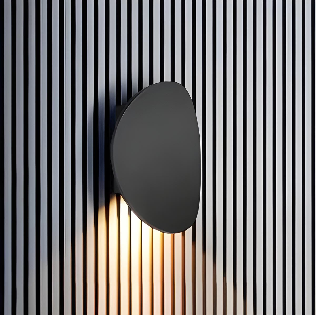 DUSK Minimalist Wall Light Sconce in Aluminum with Warm White LED Illumination - Styyler