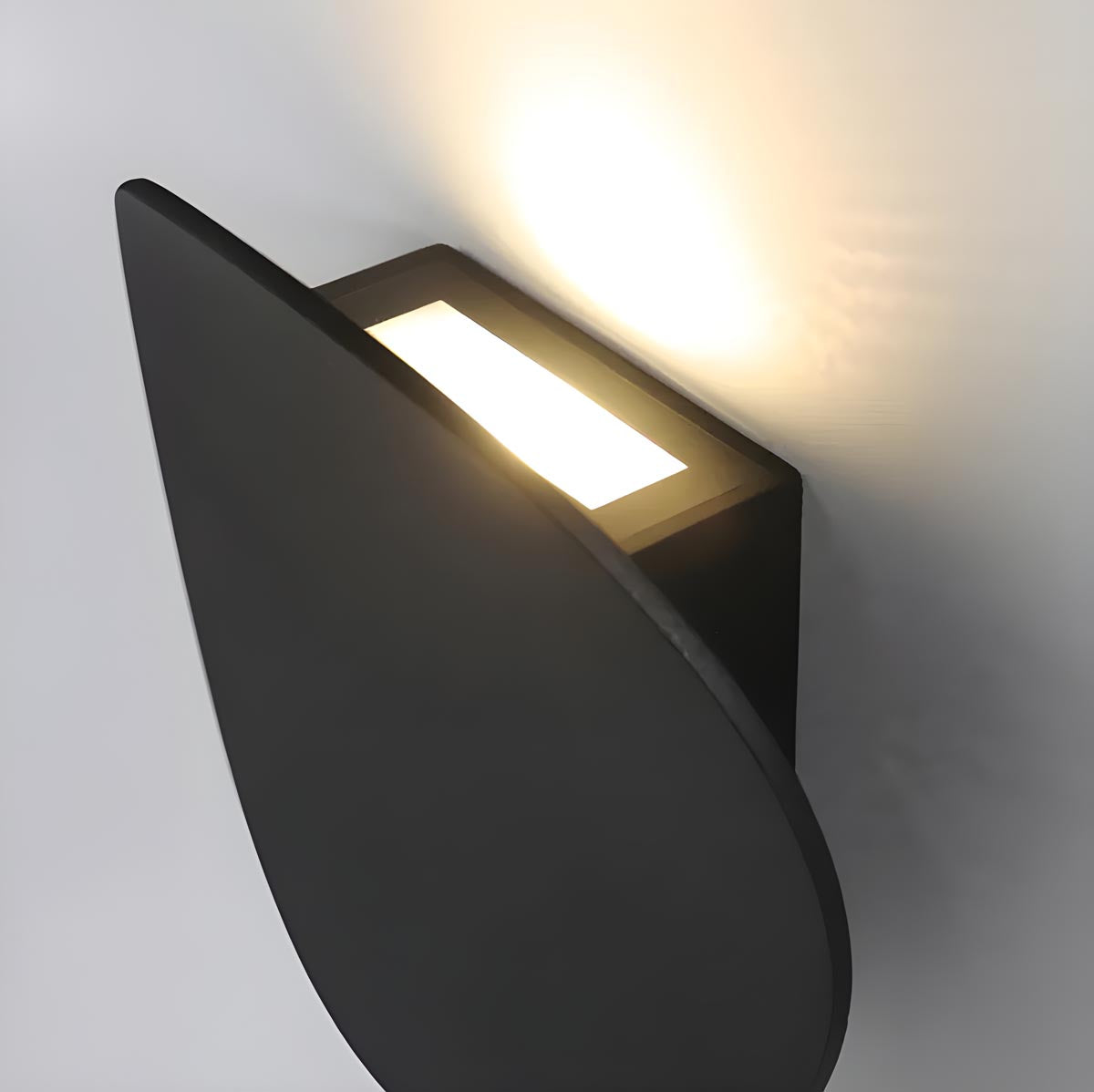 DUSK Minimalist Wall Light Sconce in Aluminum with Warm White LED Illumination - Styyler