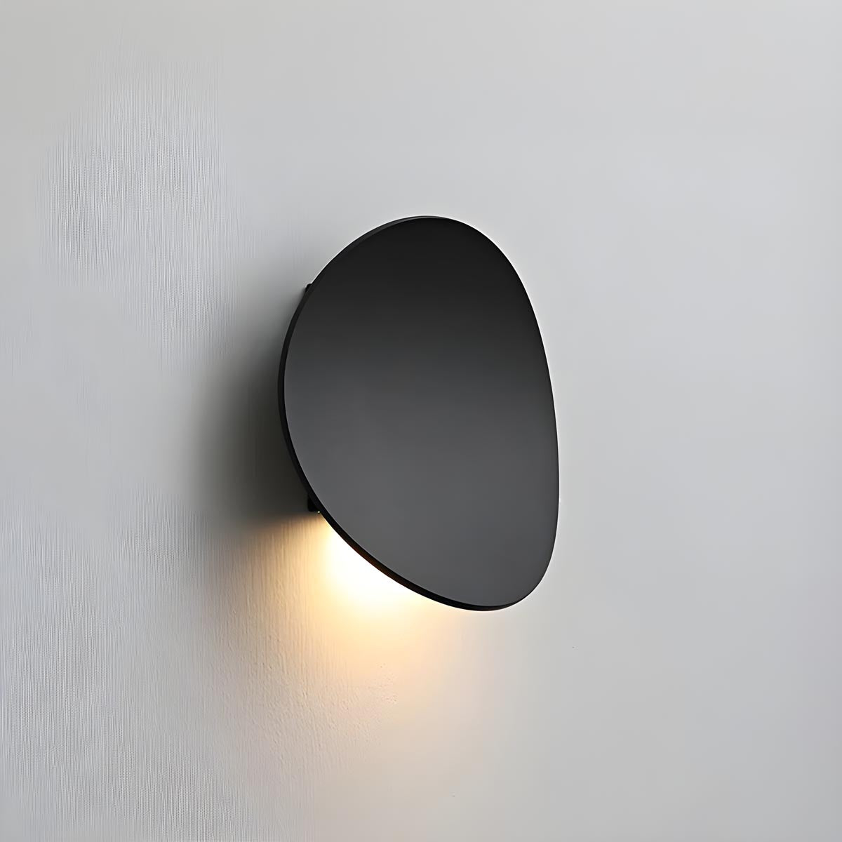 DUSK Minimalist Wall Light Sconce in Aluminum with Warm White LED Illumination - Styyler