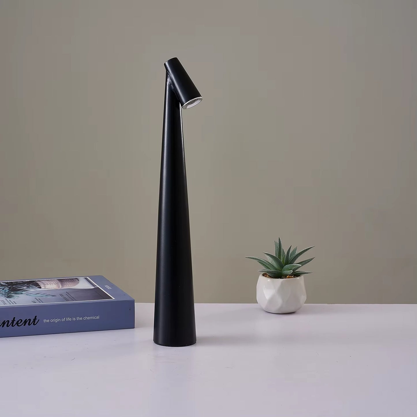 Lynt LED Table Lamp - Minimalist Sculptural Design