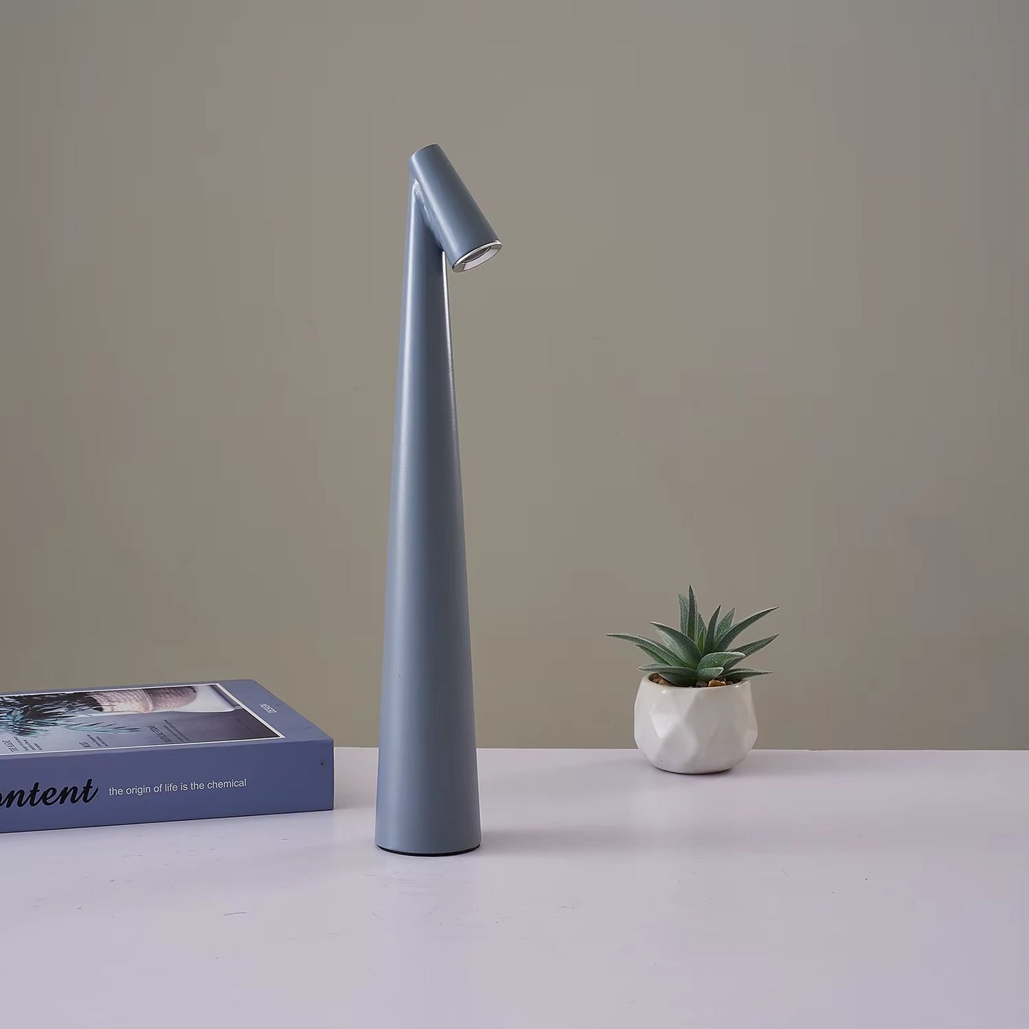 Lynt LED Table Lamp - Minimalist Sculptural Design