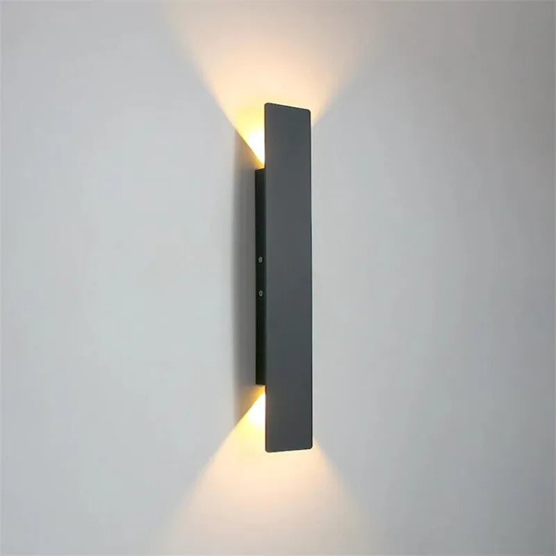 LUMIS Modern Waterproof Outdoor Wall Light for Patios and Gardens - IP65 - Styyler