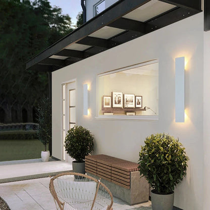LUMIS Modern Waterproof Outdoor Wall Light for Patios and Gardens - IP65 - Styyler