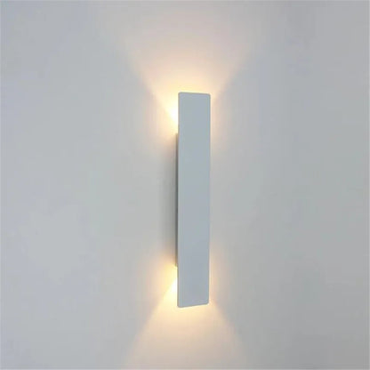 LUMIS Modern Waterproof Outdoor Wall Light for Patios and Gardens - IP65 - Styyler