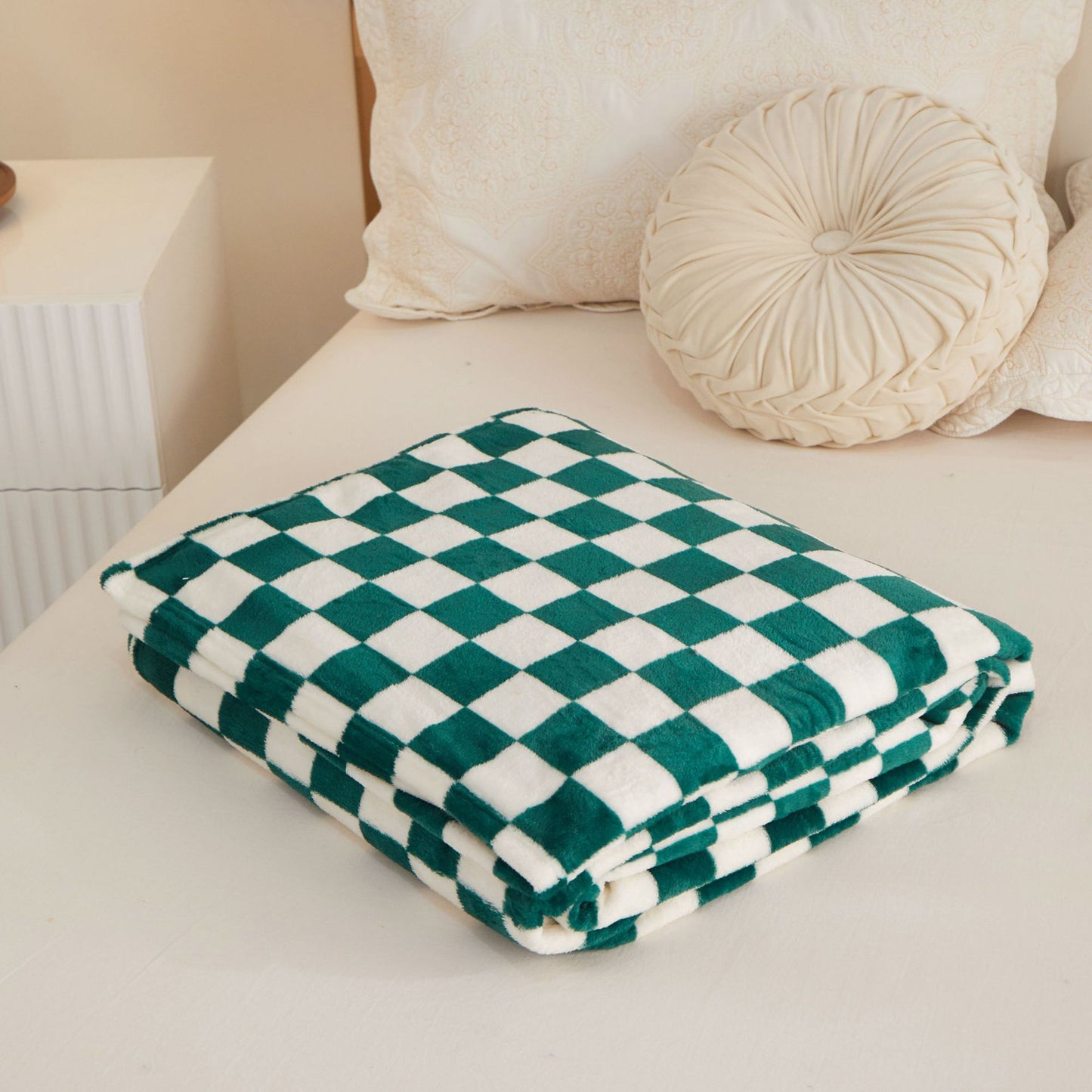 VELO Checkered Flannel Blanket | Soft Lightweight Throw or Nap Blamket