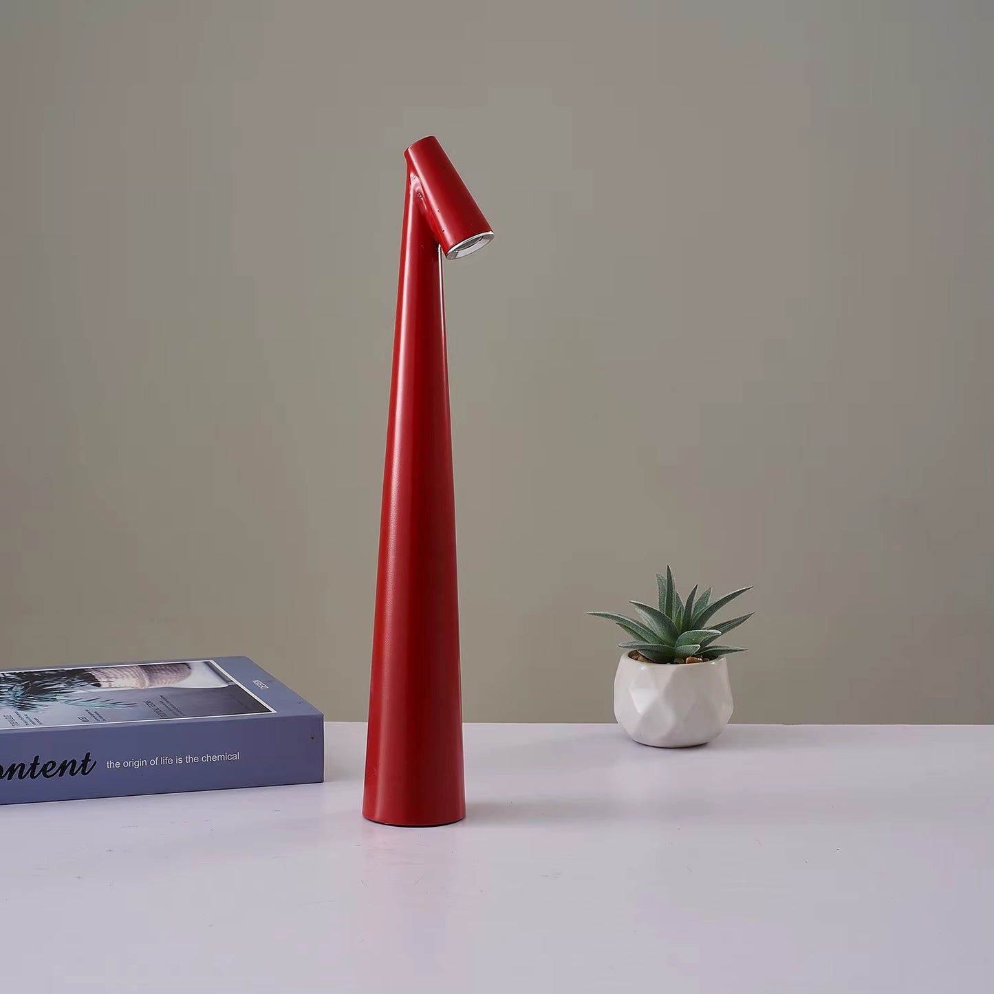 Lynt LED Table Lamp - Minimalist Sculptural Design